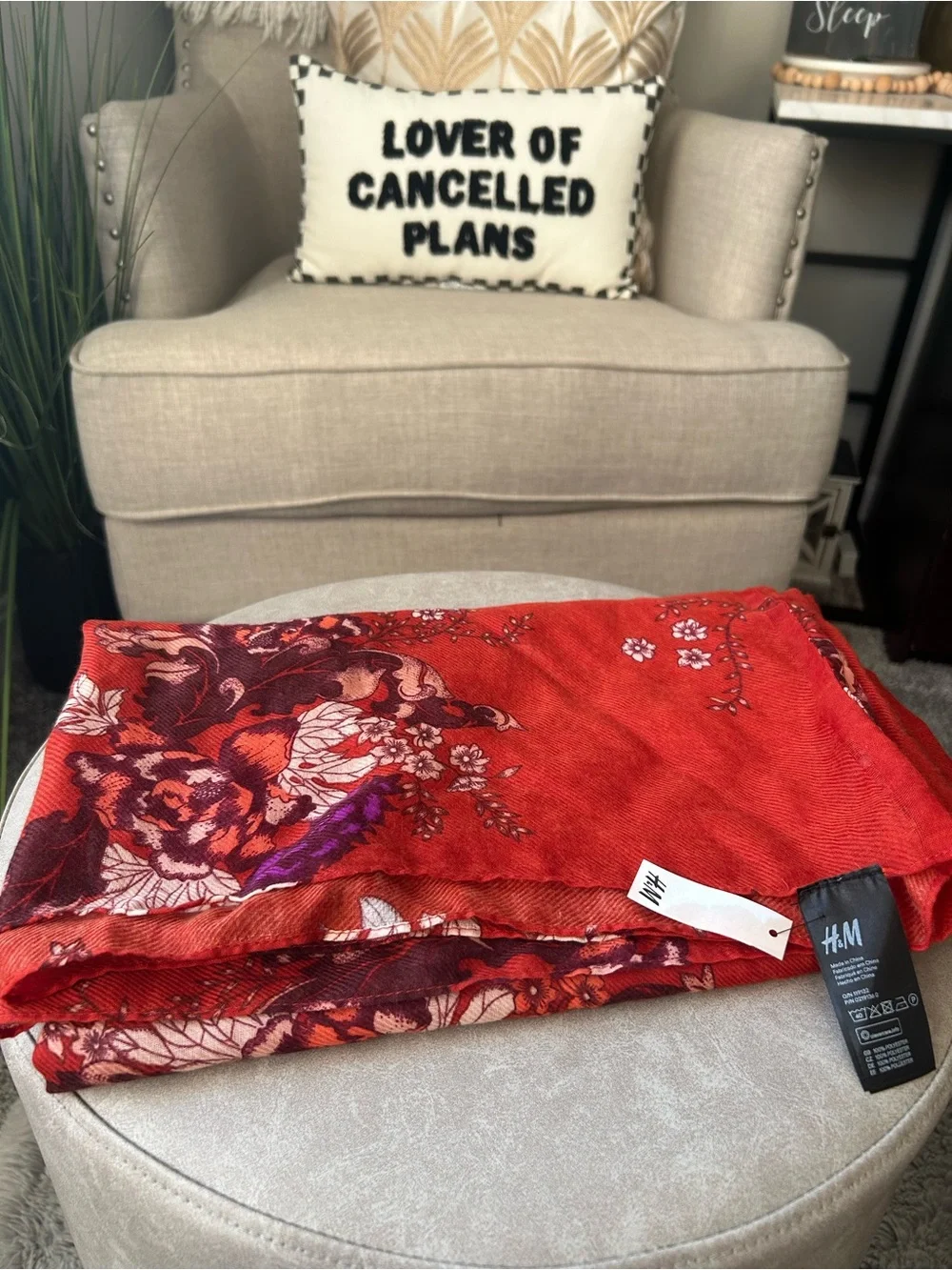 ✨NEW Red Floral Lightweight Scarf — Elegant Everyday Wrap